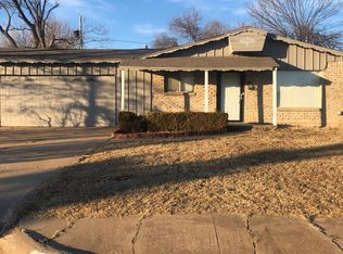 809 NW 17th St, Moore, OK 73160