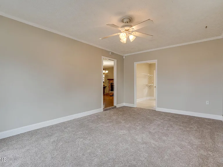 4637 Woodcliff Dr — Photo 18