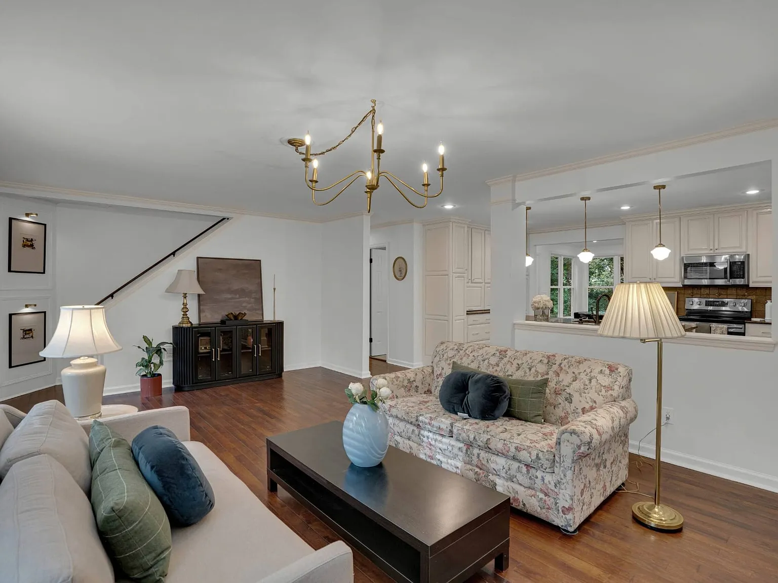 3 bed, 1850 sqft, $2,200 — Photo 2