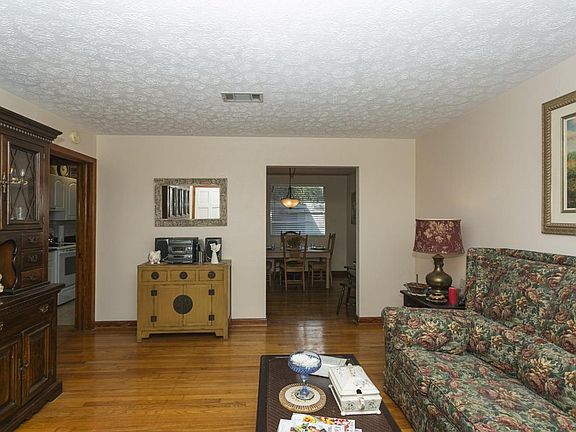 4th image of 8604 Emerald Isle Cir N