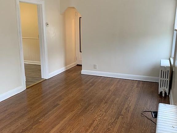 3rd image of 252 Thompson Pl #A