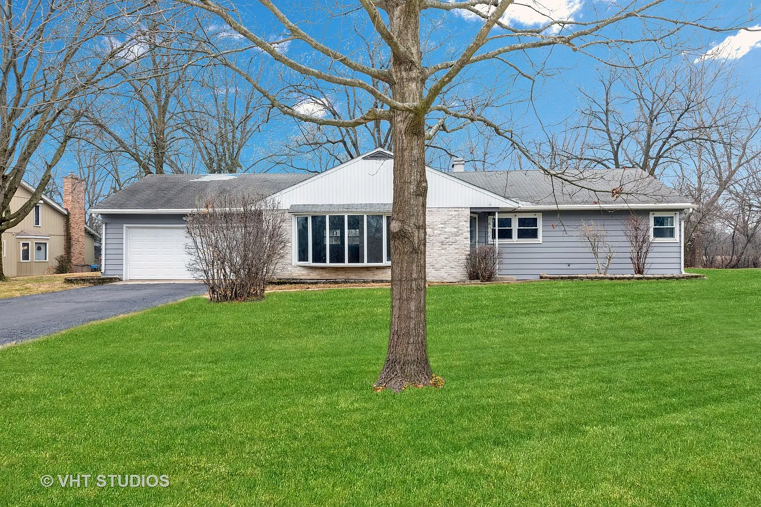 1806 Lake Dr photo 1