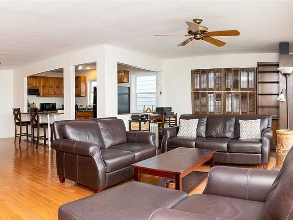 5th image of 1025 W Park Ave