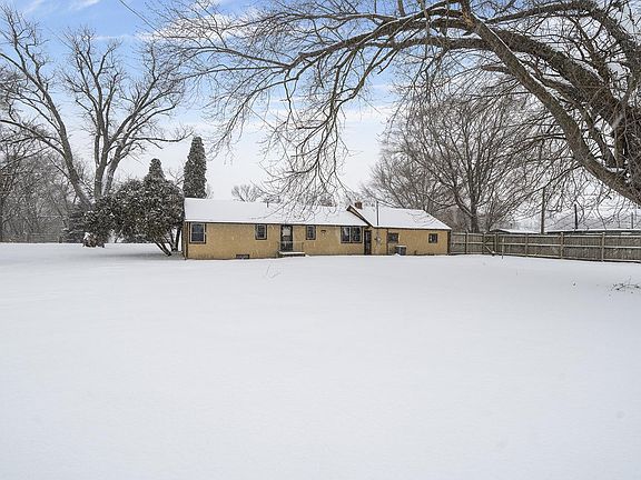 3rd image of 8536 N River Dr