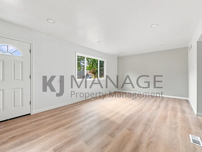 12039 Rockland — Photo 10