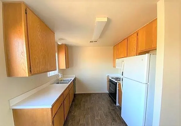 3 bed, 1100 sqft, $1,350 — Photo 2