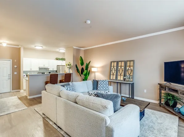 2305 Worthington St APT 331, Dallas, TX 75204