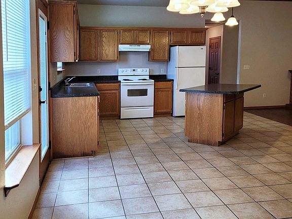 2nd image of 815 Hindman Dr #1
