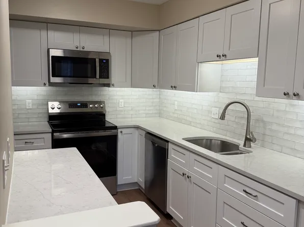 1390 Cedarwood Dr APT D1, Westlake, OH 44145