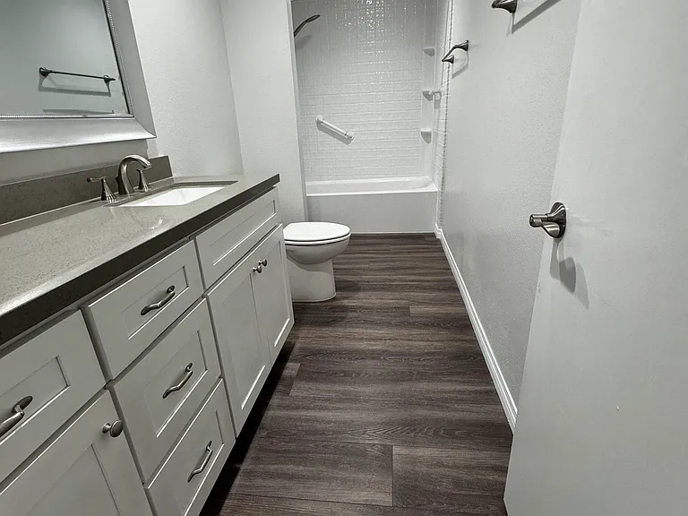 400 S Flower St #180 — Photo 23