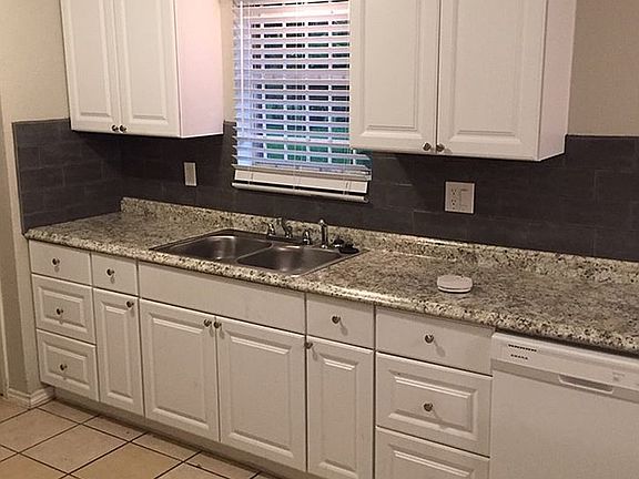 2nd image of 2533 Glen Ave