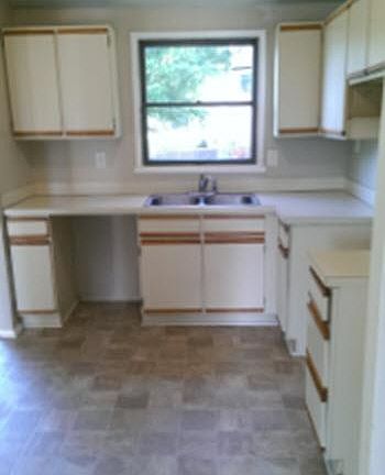 2nd image of 824 Fairway Cir