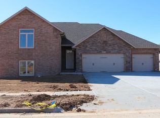 1951 N Citation Ave, Springfield, MO 65802