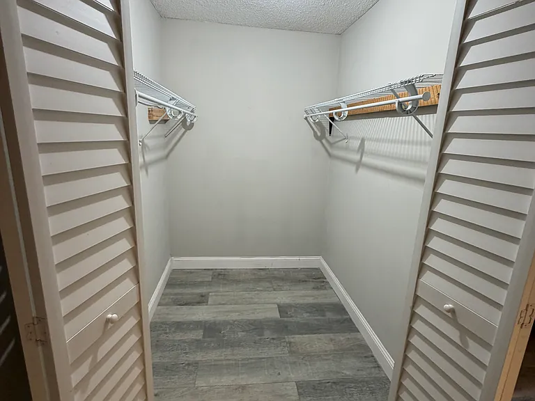 1404 Paula Dr — Photo 12