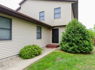 1851 Kerrybrook Ct, Sycamore, IL 60178