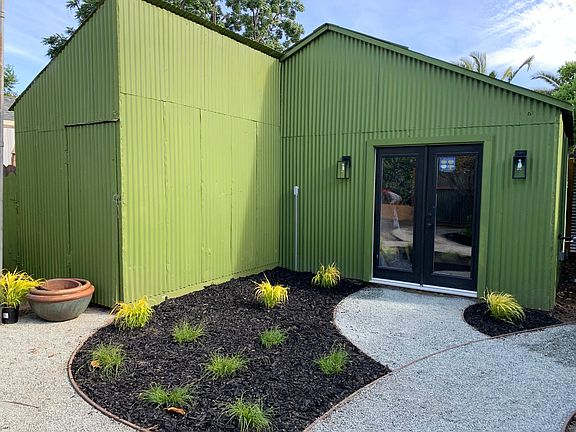 Detached studio/workshop