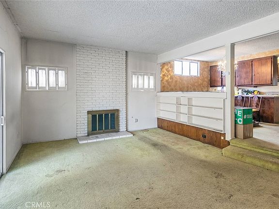 4th image of 16009 Dearborn St