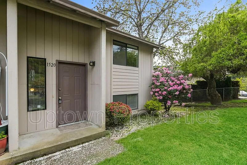 Building Photo - 1520 SW Dewitt St #1520