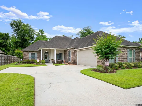 11376 Oak Run Dr, Geismar, LA 70734