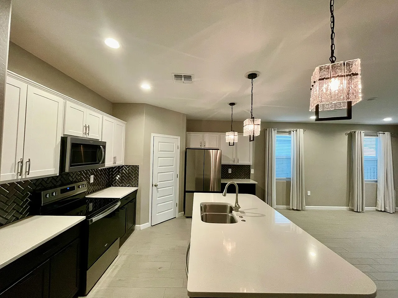 4 bed, 2239 sqft, $2,599 — Photo 2
