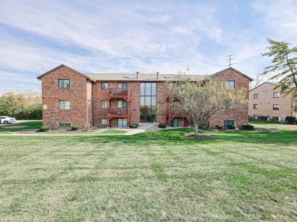 9506 Woodland Hills Dr, West Chester, OH 45011