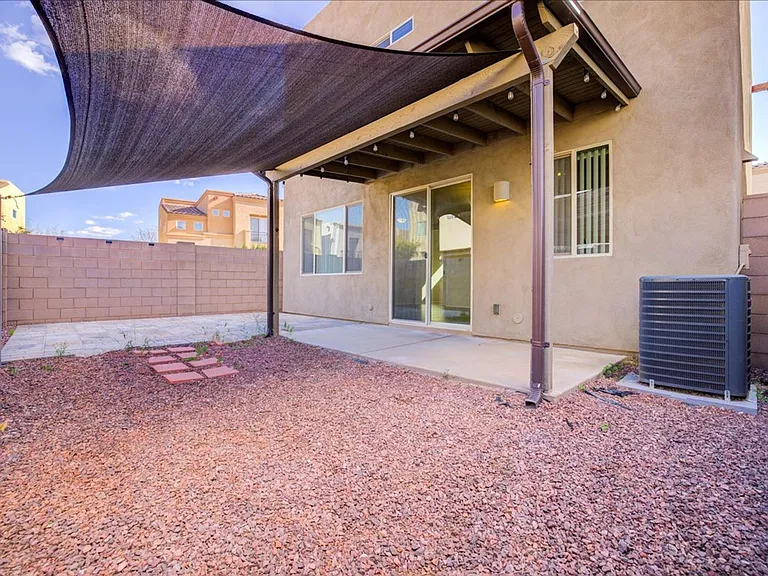 241 E Imperial Ct — Photo 28