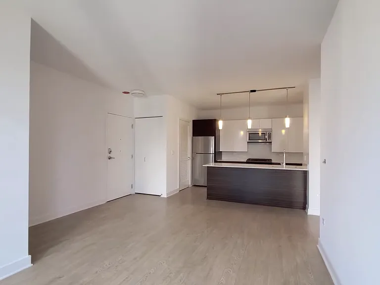 100 N Garland Ct #1403 — Photo 3