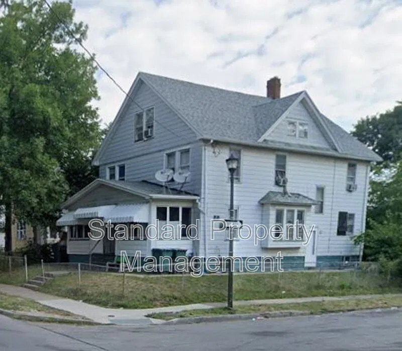 3 bed, 1.0 bath, $1,550 — Photo 1