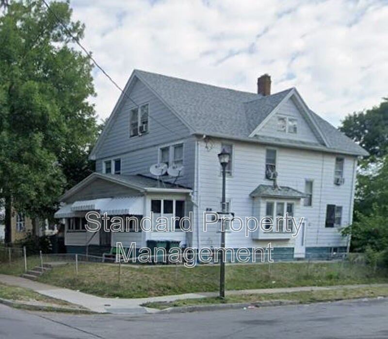 1st image of 294 Carter St APT 2