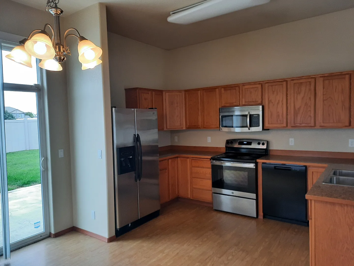 3 bed, 1378 sqft, $2,225 — Photo 3