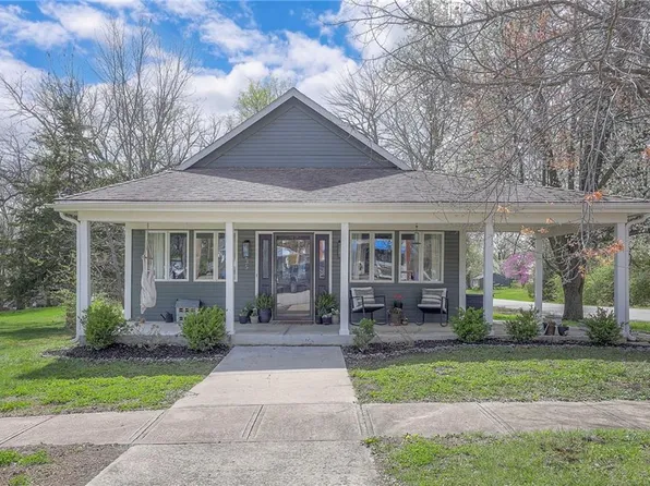 235 Main St, Stilwell, KS 66085