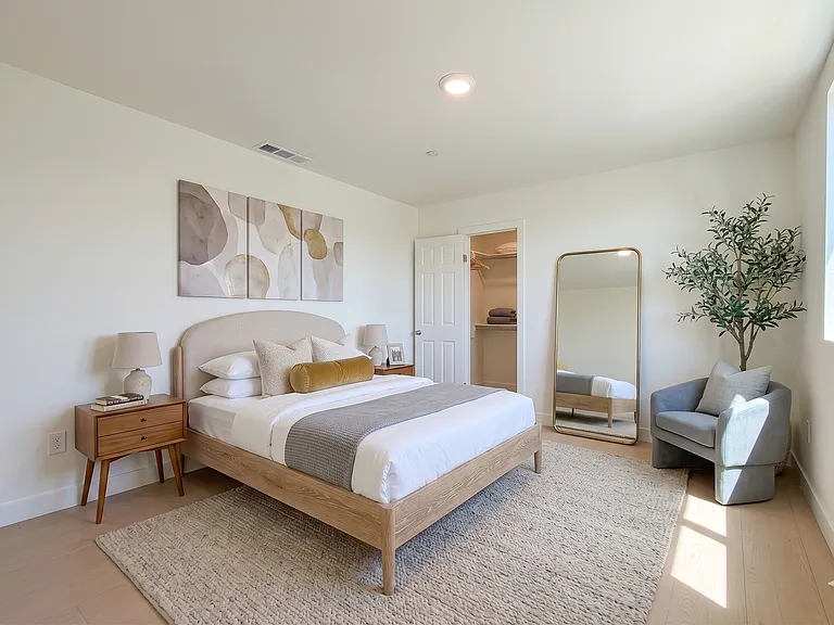 2026 Luxury 4 & 6 Bedroom Units — Photo 8