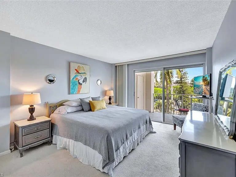 1300 Gulf Shore Blvd N #407 — Photo 11