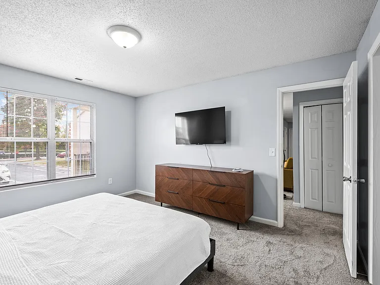 Crown Point at Kingsport Drive — Photo 76