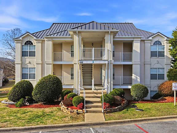 2nd image of 200 Meadow Ridge Lane ## 6-4