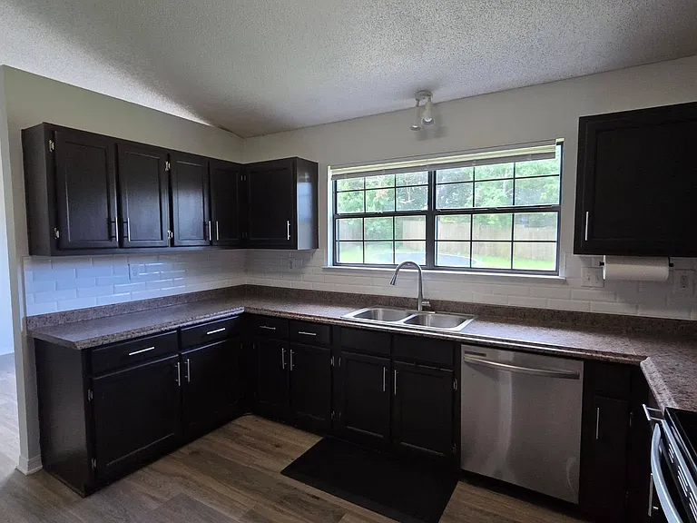 205 Southview Dr — Photo 24