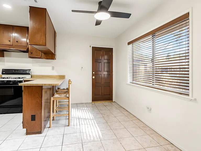 1832 Sparrow Rd — Photo 6