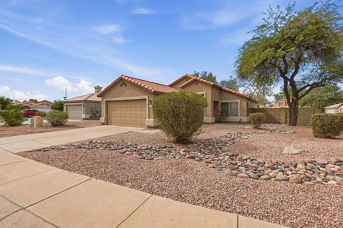 3 bed, 2.0 bath, 1262 sqft, $2,145 — Photo 3