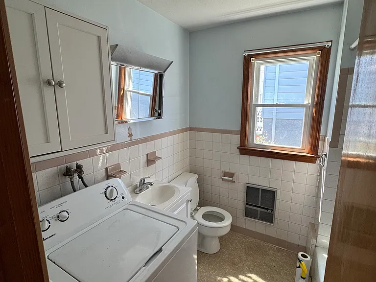 Bathroom - with Washer Hook up, No Dryer Hook Up