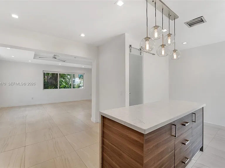 550 W 49th St — Photo 11