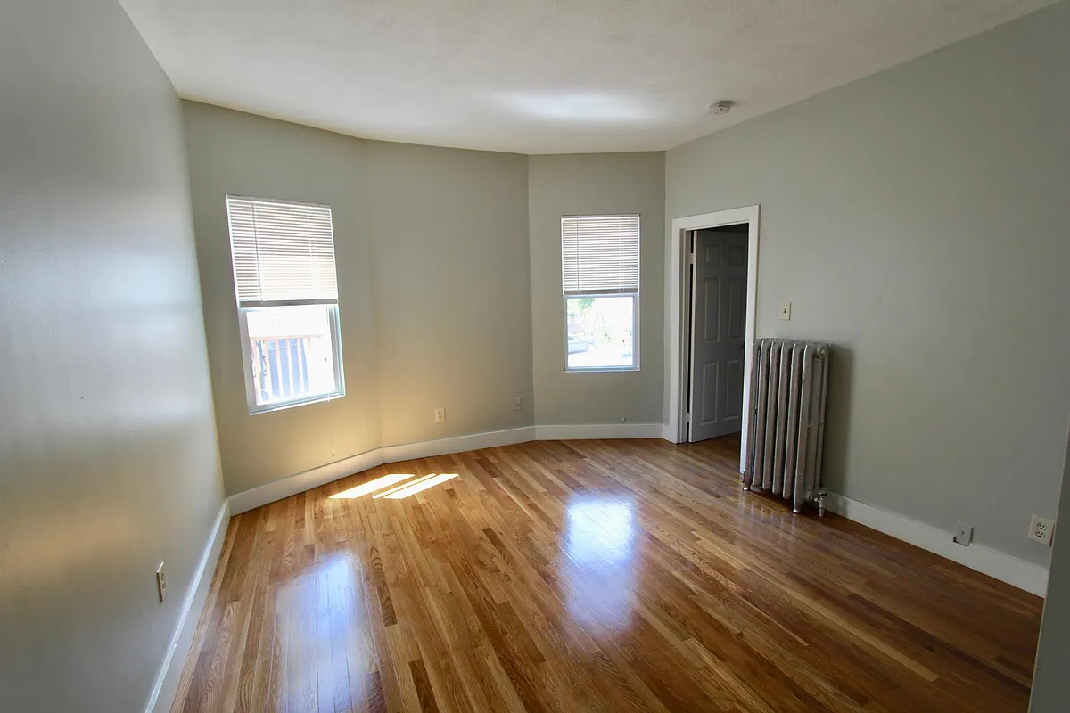 Building Photo - 109 Pleasant St #2L