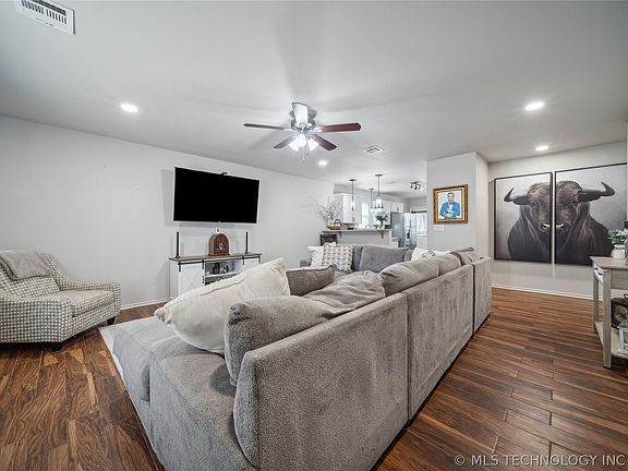 5th image of 122 Dp Newman Cir