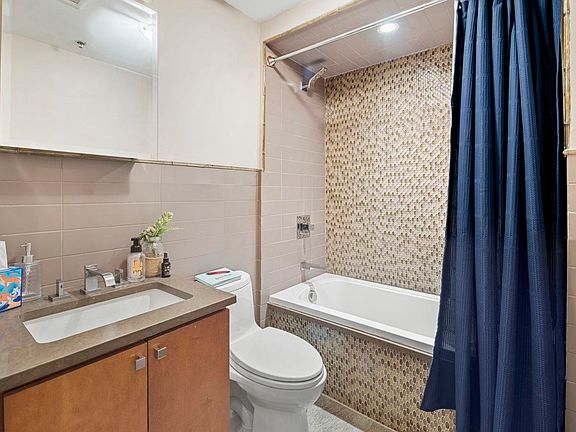 5th image of 313 1st St #3C
