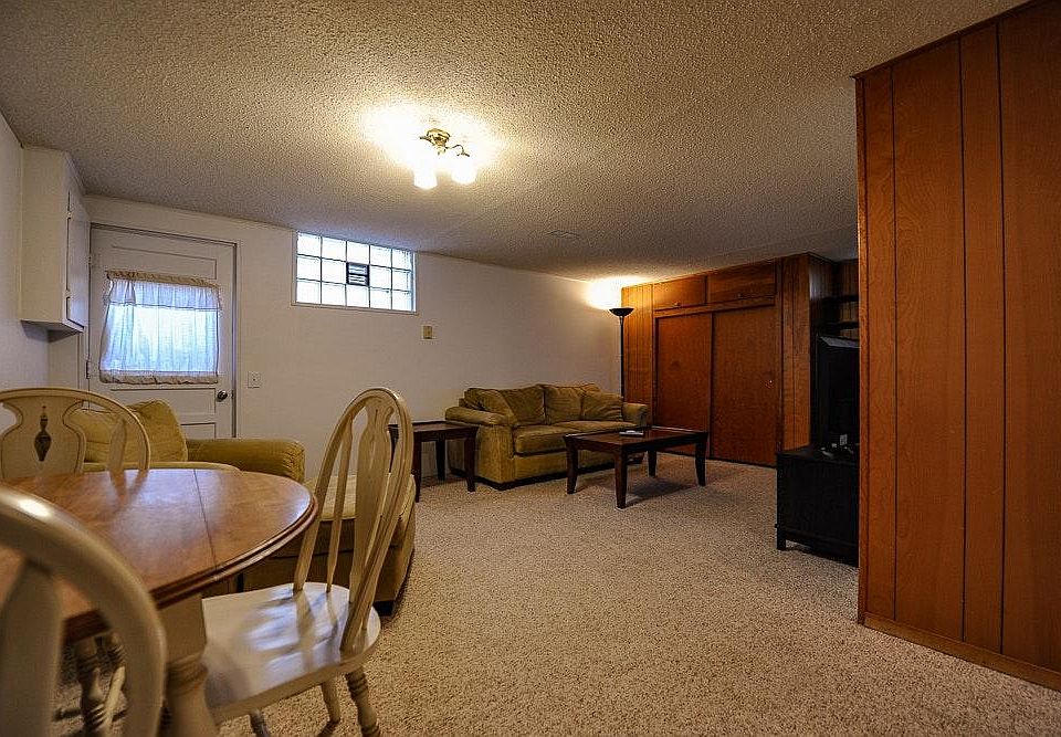 Dinette / Livingroom