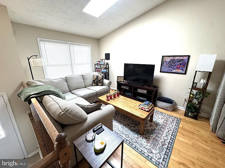13 McNeil Ct — Photo 2