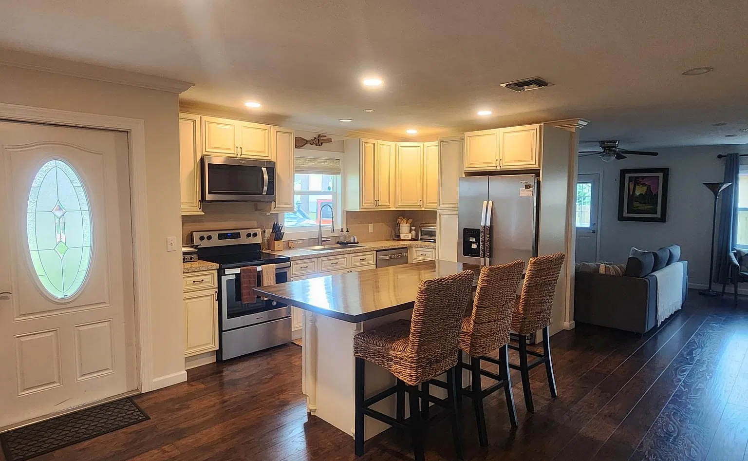 2 bed, 1222 sqft, $2,000 — Photo 1