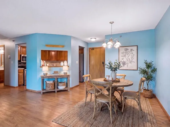 3801 W 98th St APT 209, Minneapolis, MN 55431