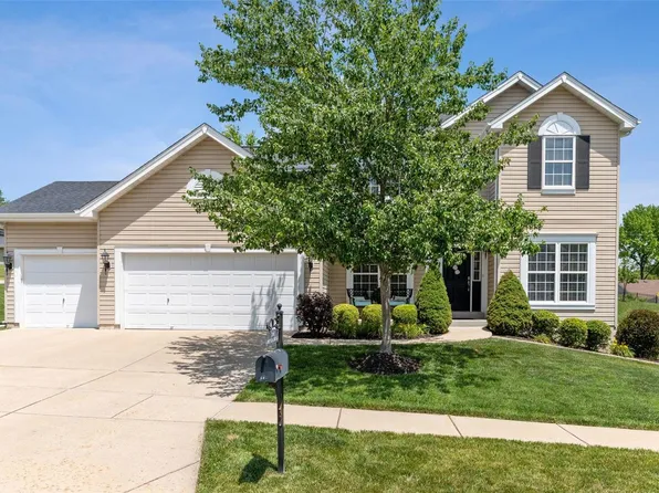 245 Magnolia Trace Dr, Ballwin, MO 63021