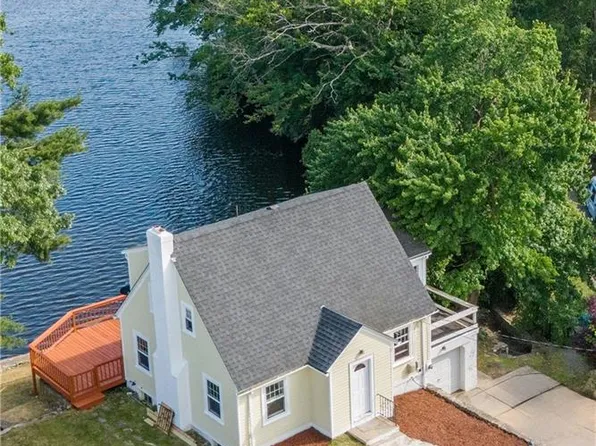 31 Beverly Cir, Smithfield, RI 02828