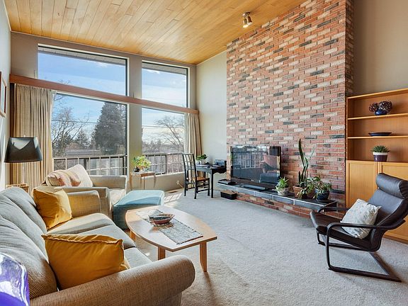 5th image of 5825 Clinton St